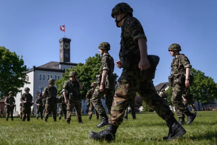 Shveytsariyaliklar umumiy fuqarolik xizmatiga qarshi ovoz berdi