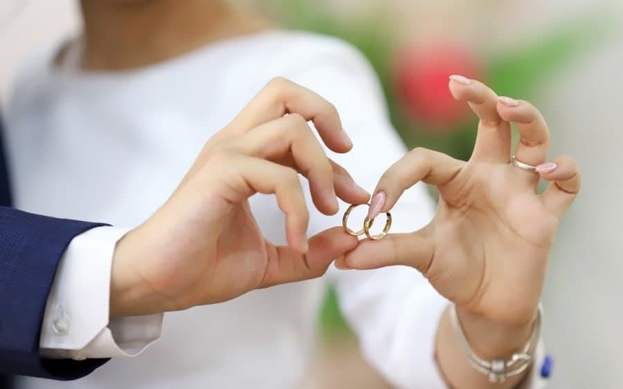 Marriage rate slips further in Uzbekistan, urban divorces dominate