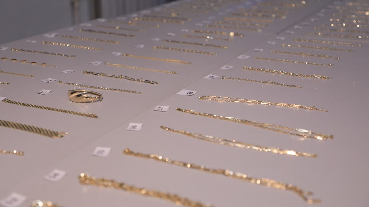 483 mln so‘mlik zargarlik buyumlarini yashirib olib kirmoqchi bo‘lgan shaxs ushlandi