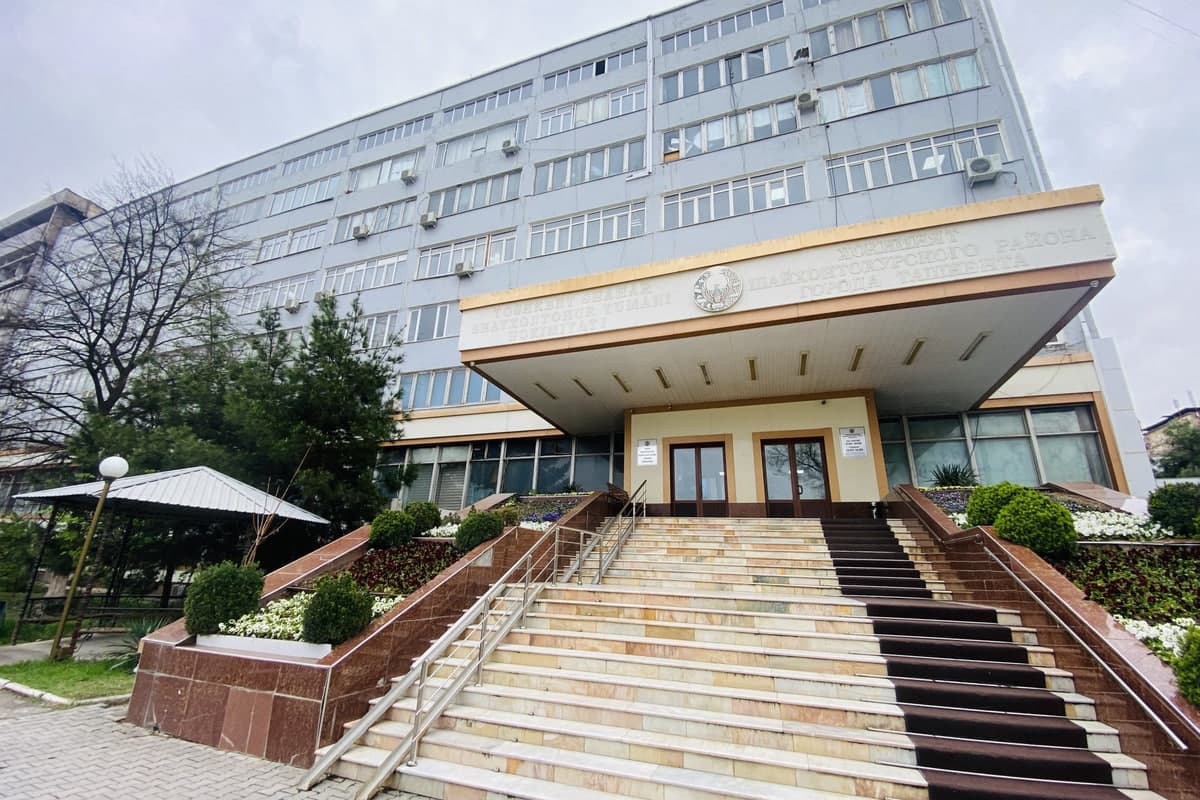 Здание хокимията Шайхантахурского района Ташкента выставили на продажу