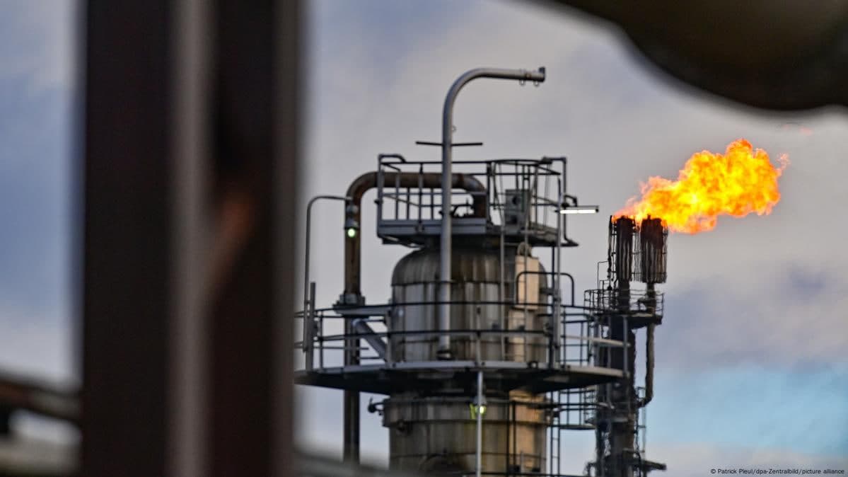 London «Rosneft»ning ikki shu’ba korxonasini sanksiyalardan chiqardi