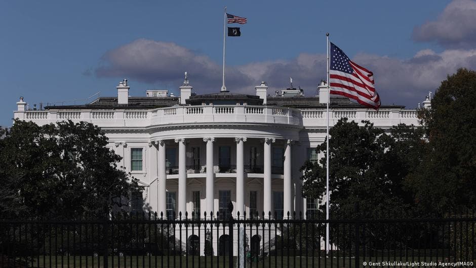 Трамп Қрим сабабли Россияга қарши санкцияларни яна бир йилга узайтирди