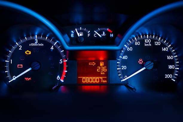 Parliament passes law imposing fines for odometer tampering in used cars