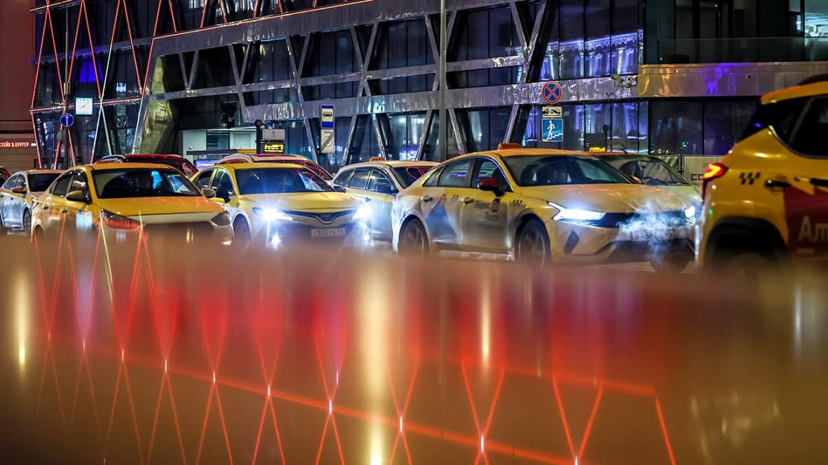 Москвада яшовчилар банклар, дўконлар ва таксилар ишида узилишларга дуч келмоқда
