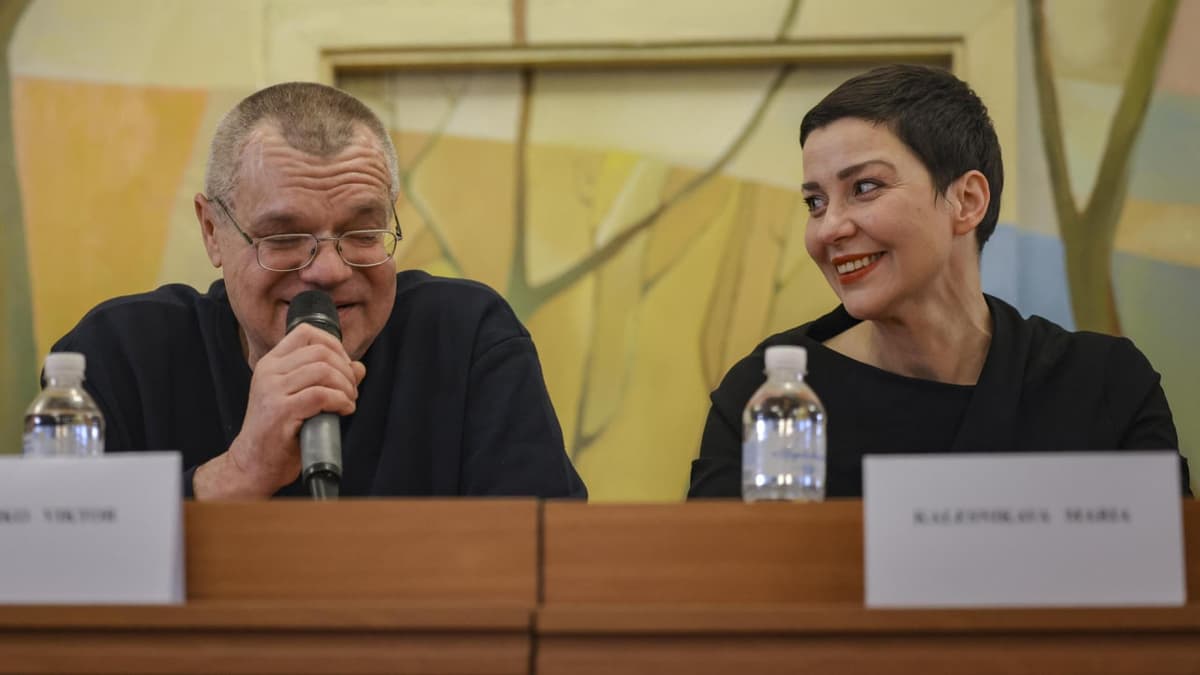 Лукашенко унга қарши намойиш етакчиларини озод қилди. Нега?