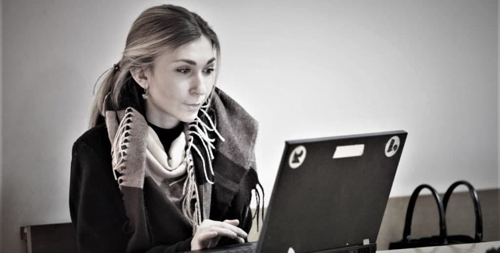 «Slіdstvo.Іnfo»: Asirlikda halok bo‘lgan jurnalist Roshchina shafqatsizlarcha qiynoqqa solingan