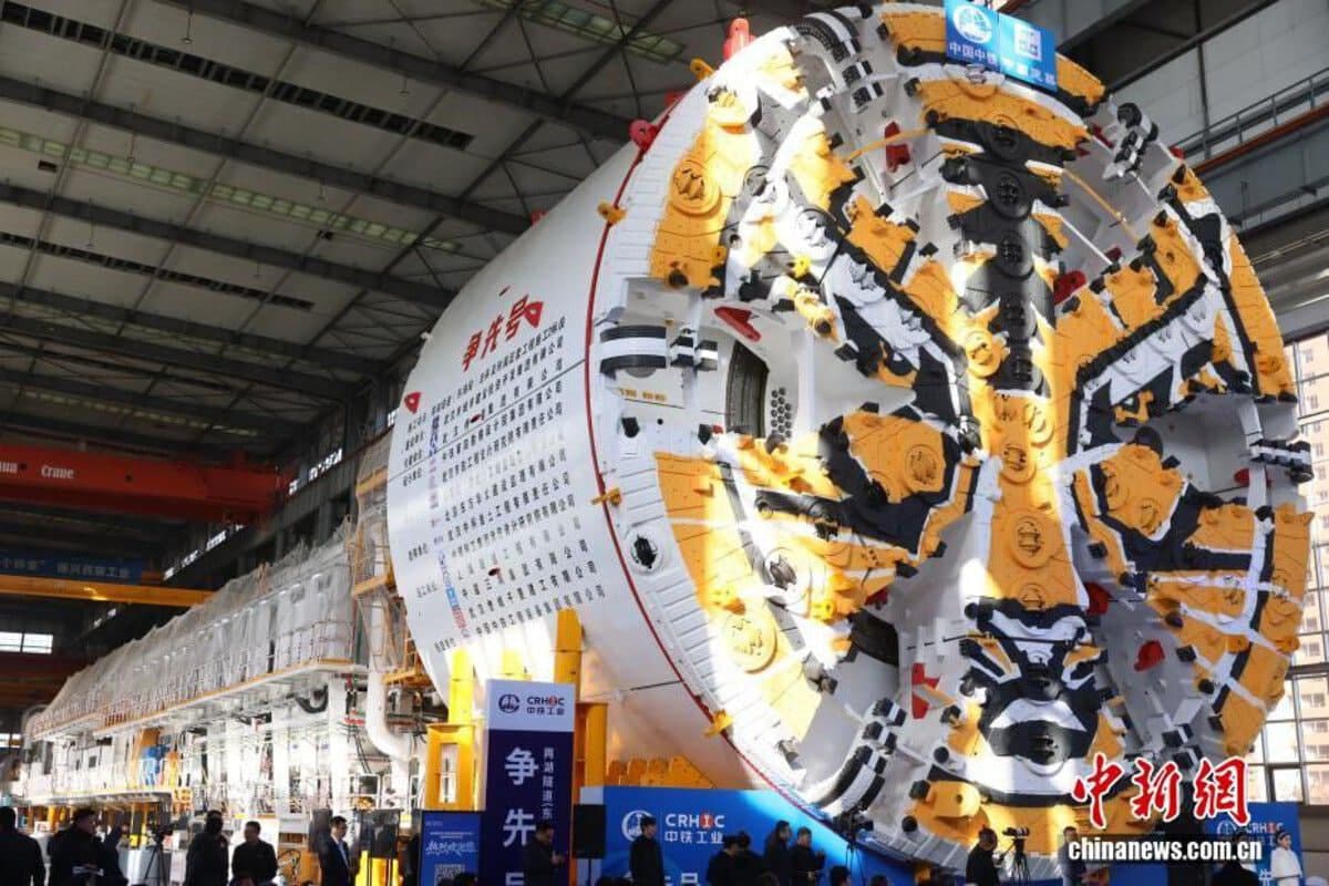 15 metrlik gigant: Xitoy ko‘l ostidagi ulkan tunnel uchun maxsus mashina qurdi