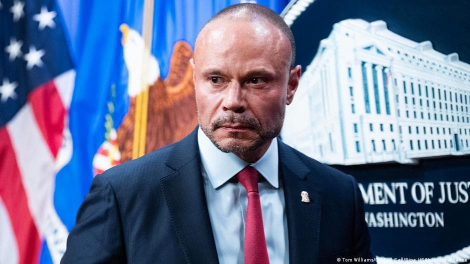 Трамп ФТБ директорини ишдан олиш ҳақида ўйламоқда