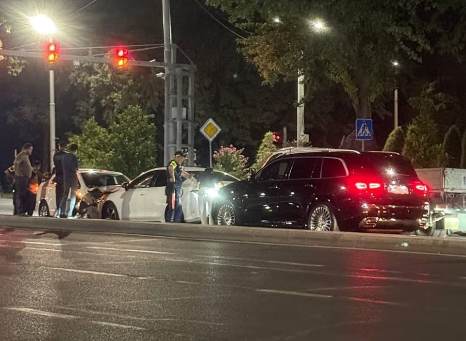Yunusobodda Cobalt, BYD va Mercedes-Benz to‘qnashdi