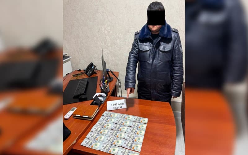 Andijonda FVB inspektori 1800 dollar bilan ushlandi