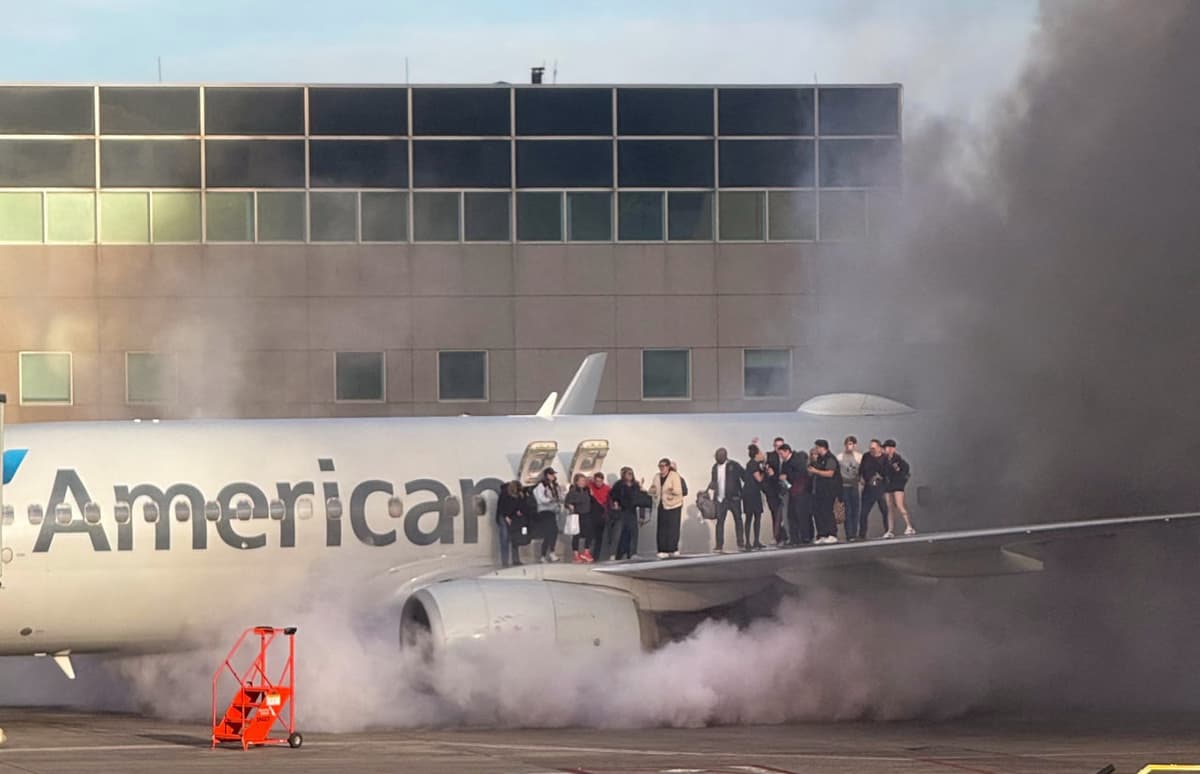АҚШнинг Денвер шаҳрида American Airlines самолёти ёниб кетди