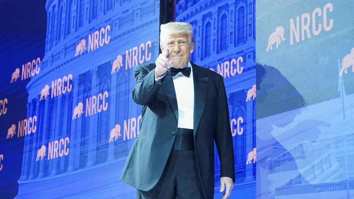 Трамп Хитой учун божларни 125 фоизга кўтарди. Қолган давлатлар учун 90 кунлик танаффус берилди