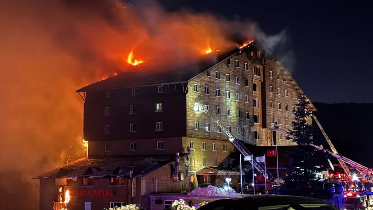 В Турции погибли 10 человек из-за пожара в гостинице