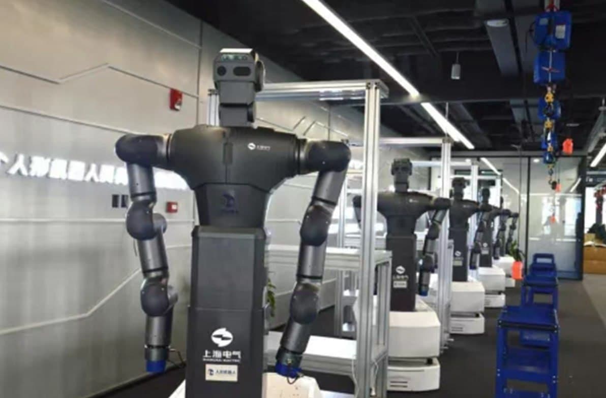 Shanxayda odamsimon robotlarni tayyorlaydigan baza ochildi