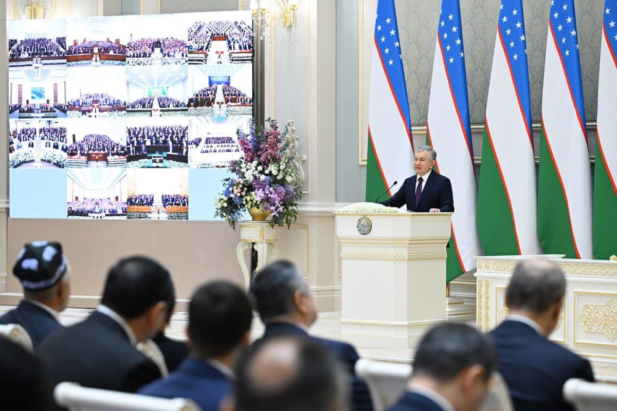 Shavkat Mirziyoyev dehqon va fermerlarga davlat mukofotlarini topshirdi