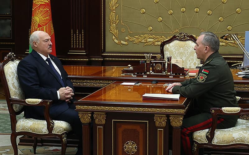 Lukashenko armiyani urushga tayyorlash uchun qo‘shinlarning «maqsadli safarbarligi»ni e’lon qildi