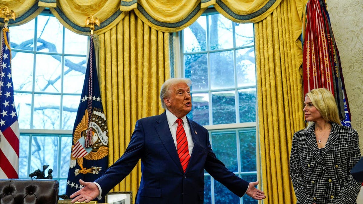 Трамп санкцияга учраган россиялик олигархларнинг активларини излайдиган ишчи гуруҳни тарқатиб юборди