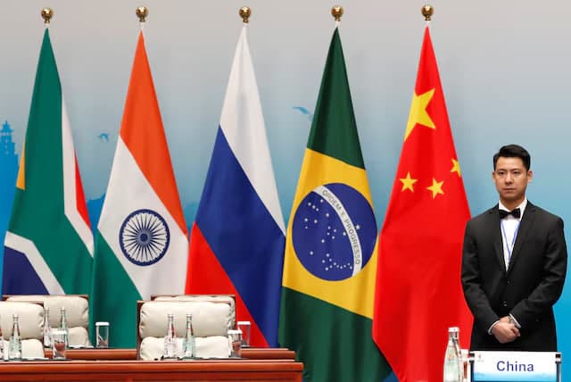 Трамп BRICS ташкилотига тезда барҳам бериш билан таҳдид қилди