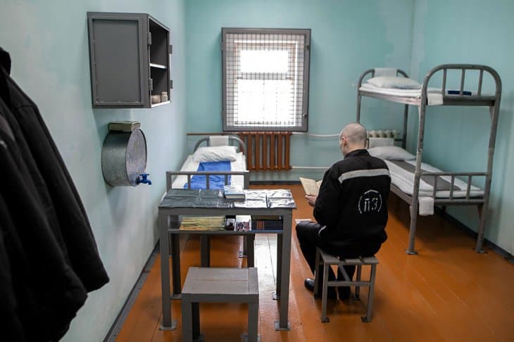 В Узбекистане запустят языковые и IT-курсы для молодежи в колониях