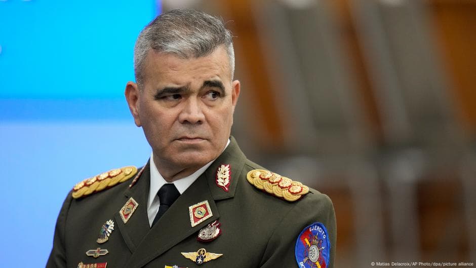 Maduroning safdoshi Venesuela Mudofaa vazirligini boshqarishdan chetlatildi