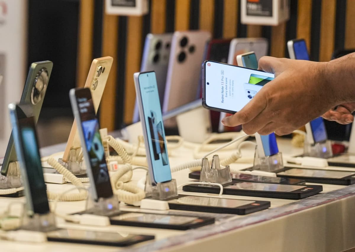 Mobile phone imports to Uzbekistan grew by 23.5% in 2024