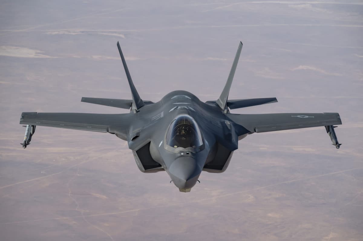 Эрон АҚШнинг F-35 қирувчиси нишонга олинганини маълум қилди