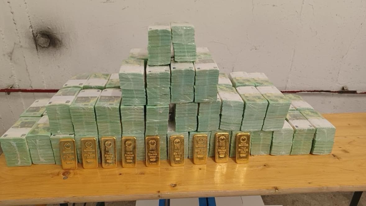 Budapeshtda avtomobillarda o‘nlab million valuta va oltin olib ketayotgan Ukraina banki xodimlari qo‘lga olindi