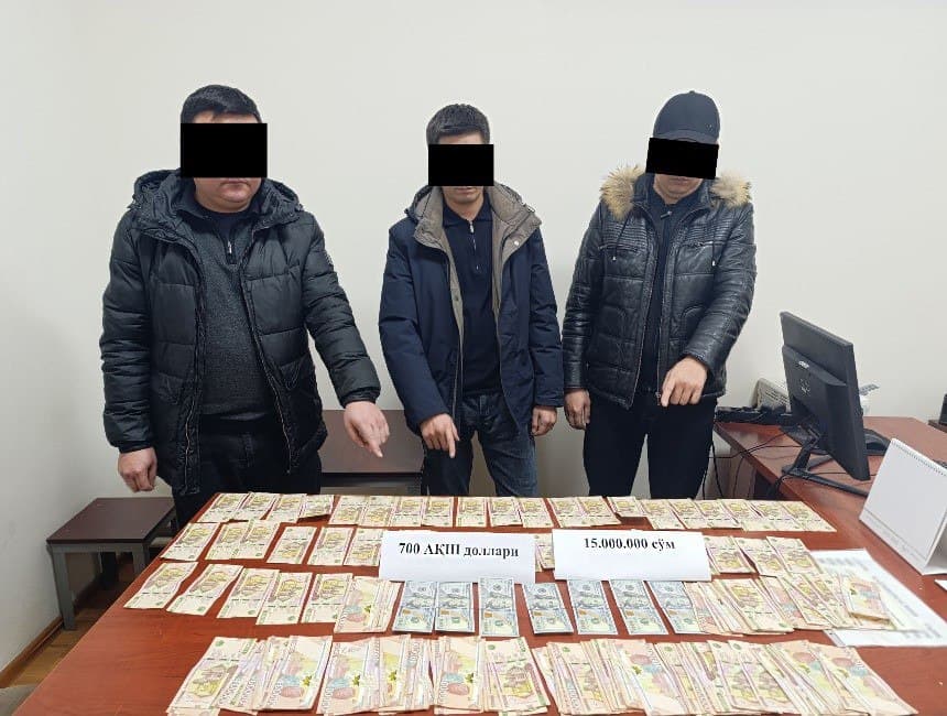 Қорақалпоғистонда солиқ бошқармаси икки ходими ушланди