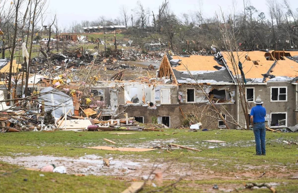 AQShda tornado va suv toshqinlari oqibatida 20 kishi halok bo‘ldi