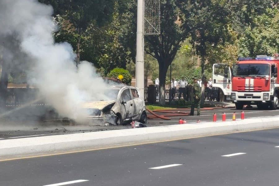 Nukus ko‘chasida "Spark" avtomobili yonib ketdi