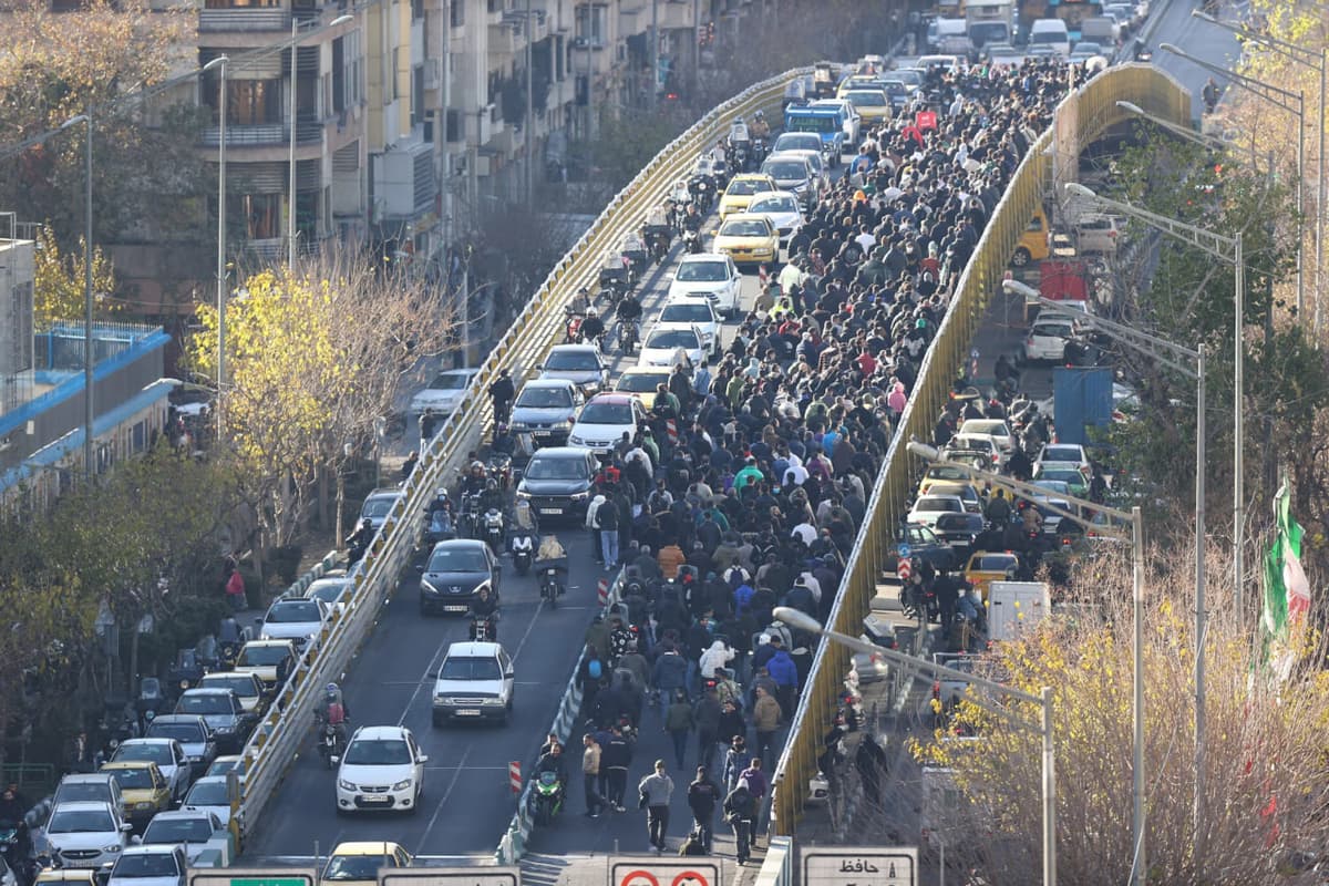 Eronda milliy valuta kursi qulaganidan keyin norozilik namoyishlari boshlandi