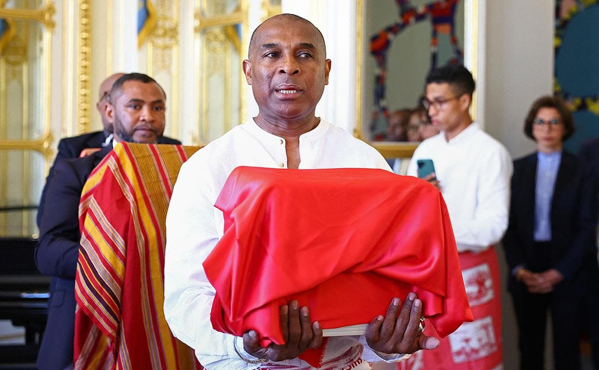 Fransiya bir asr oldin qatl etilgan qirolning bosh suyagini Madagaskarga qaytardi