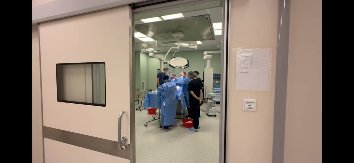 O‘zbekistonda ilk bor ona va o‘g‘il o‘rtasida vena transplantatsiyasi amalga oshirildi