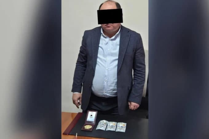 Самарқандда судя 300 доллар олаётганда ушланди