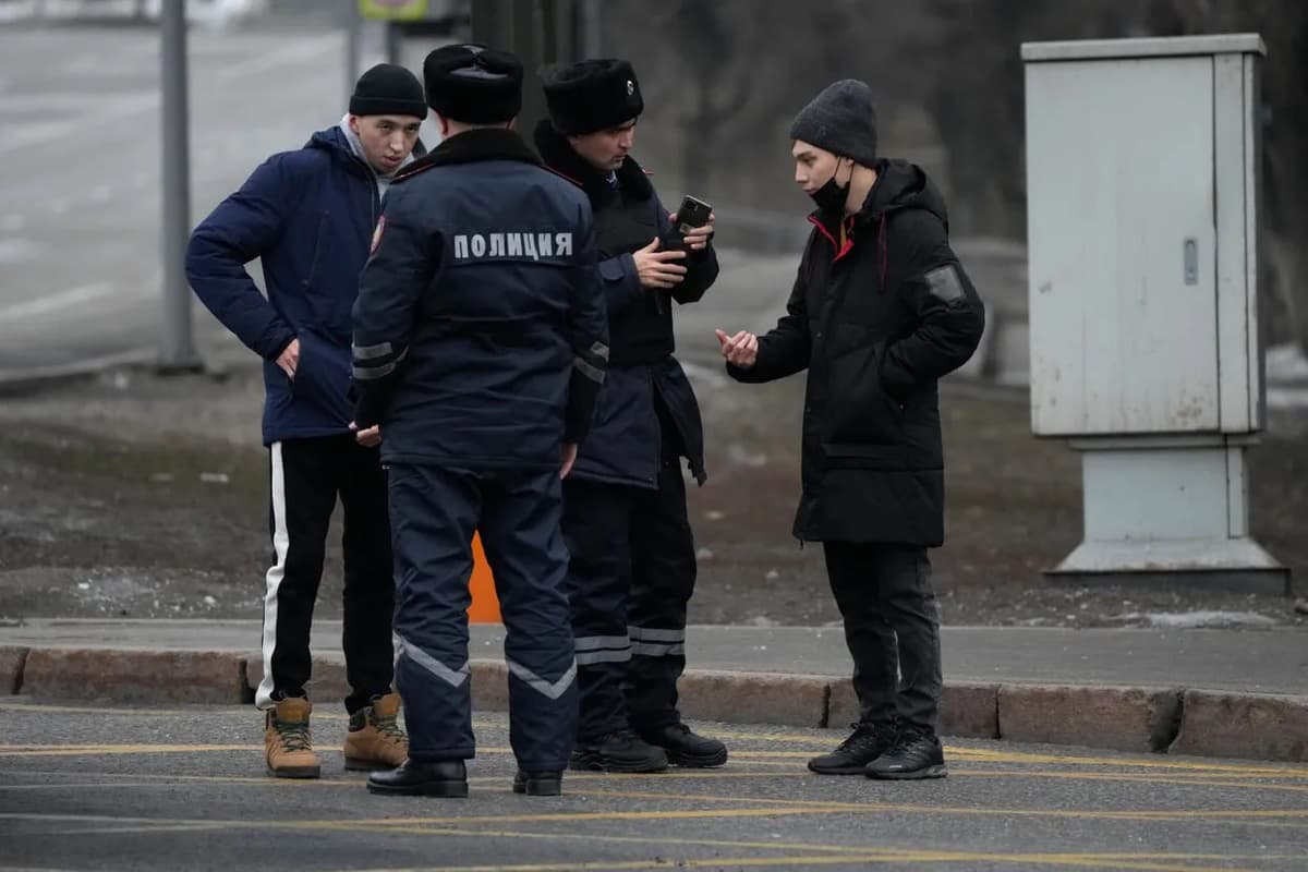 Qozog‘iston urush tufayli ketgan rossiyaliklarni ommaviy deportatsiya qilishga tayyorlanmoqda