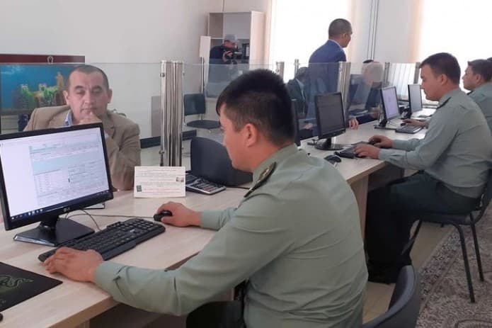 Даврий божхона тўловлари учун график расмийлаштириш қоидалари эълон қилинди