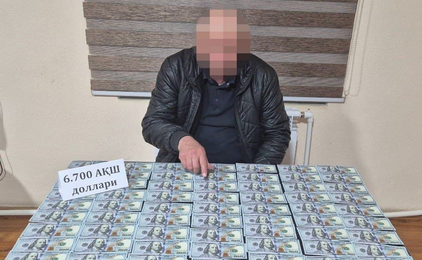 Жиззахда ҳокимлик ходими ер майдонини сотиш ваъдаси билан пул олган вақтида ушланди