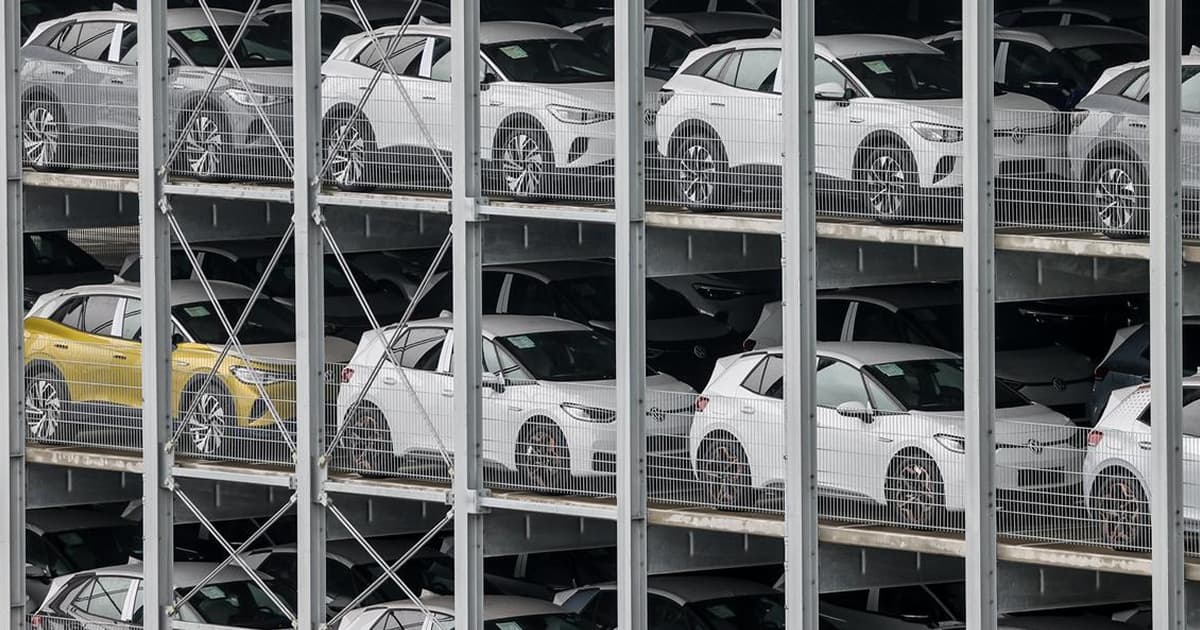 Yevrokomissiya elektromobillarga o‘tish qoidalarini yumshatishni taklif qildi