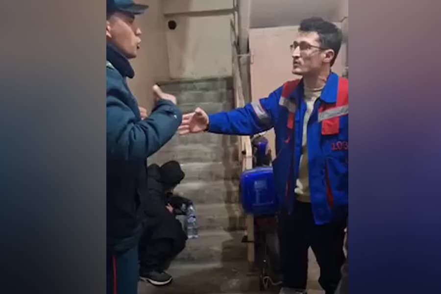 Tez yordam xodimlari uy yo‘lagida tashlab ketgan fuqaroning holati haqida ma’lumot berildi