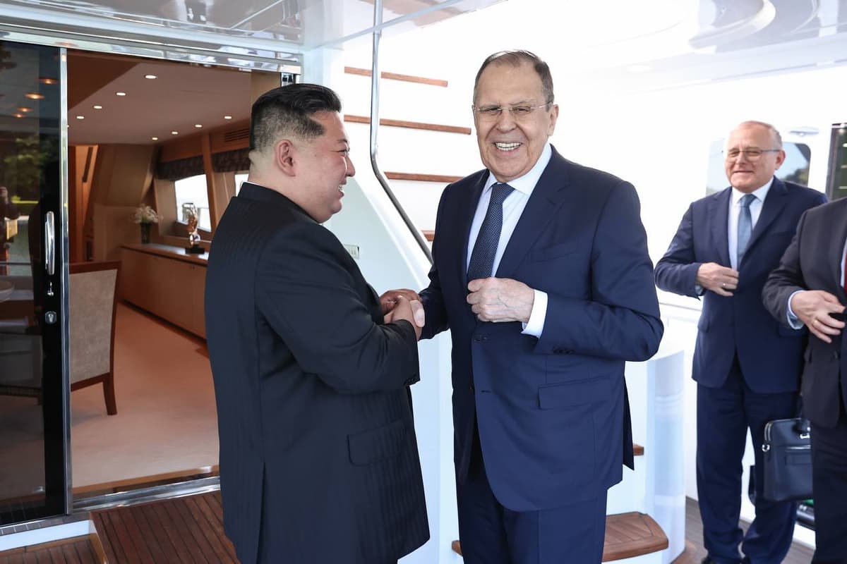Lavrov Shimoliy Koreyada Kim Chen In bilan uchrashdi