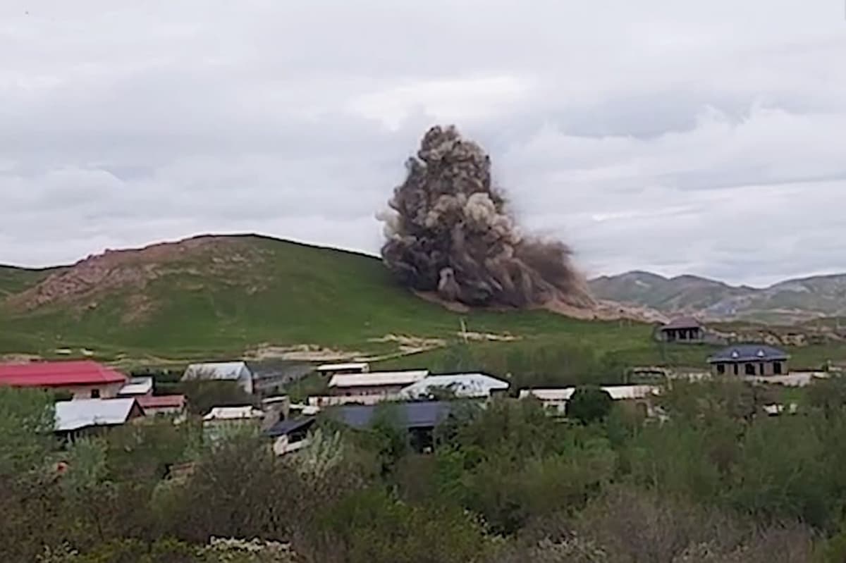 Turizm qishlog‘idagi portlash - Oqbo‘yrada osmondan tosh yog‘ildi