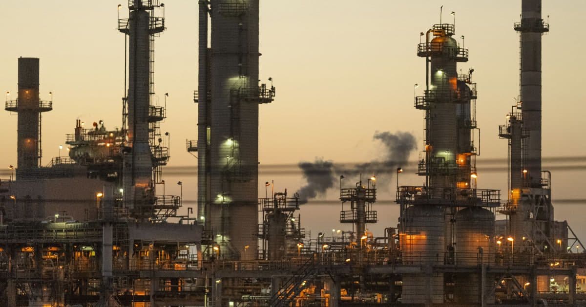 США на месяц сняли санкции с иранской нефти для стабилизации цен