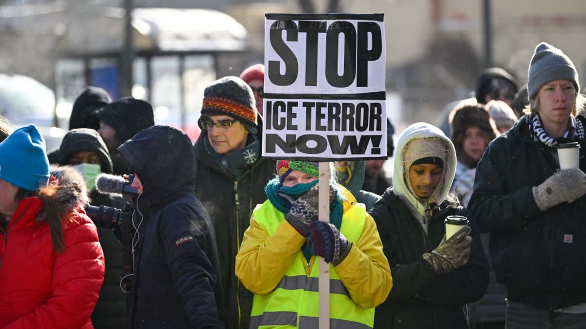 Tramp va demokratlar to‘qnashuvi: ICE masalasi budjet inqiroziga aylanmoqda