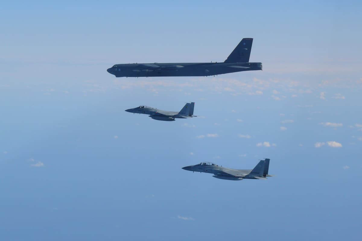 AQSh va Yaponiya bombardimonchilari Xitoyga javoban mashg‘ulotlar o‘tkazdi