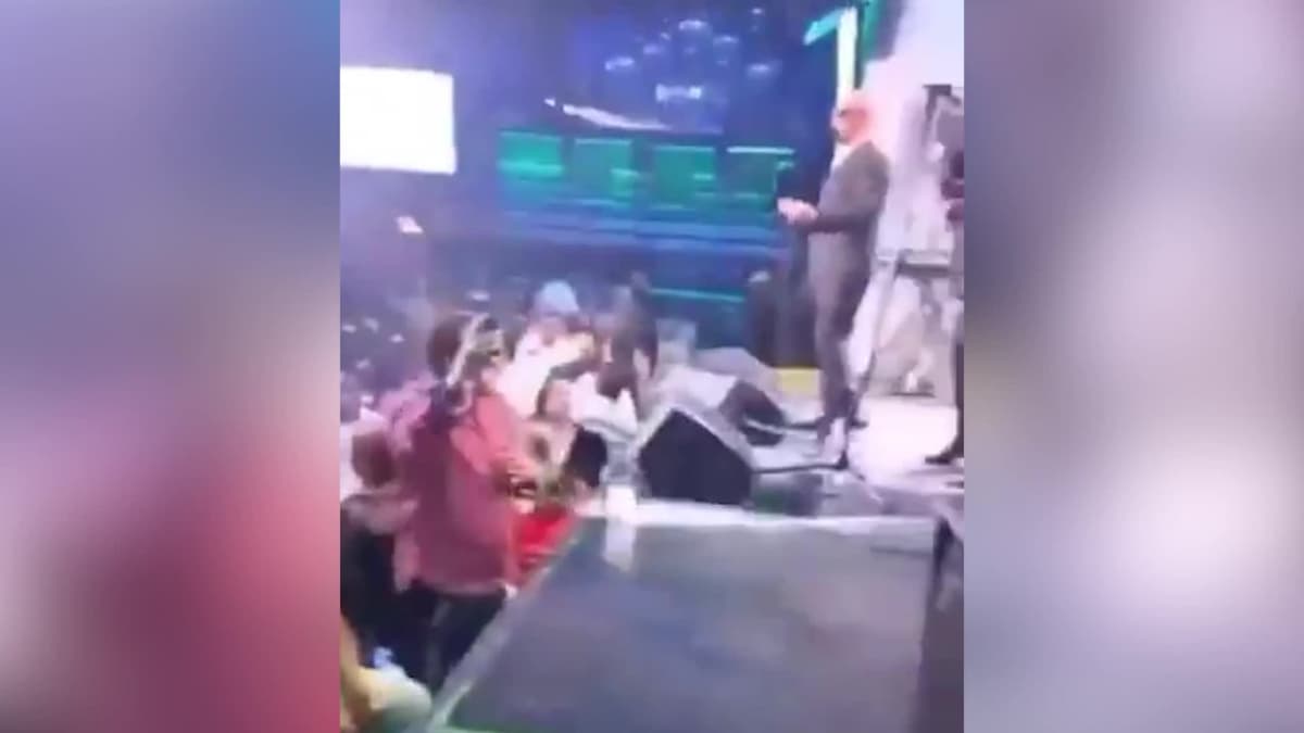 Dominikan poytaxtidagi tungi klub tomi konsert vaqti qulab tushdi. Kamida 27 kishi halok bo‘ldi