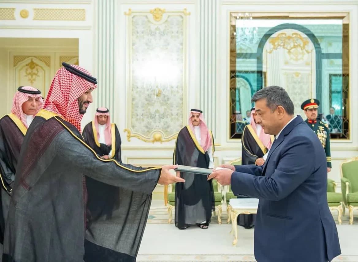 Uzbekistan’s ambassador presents credentials to Saudi Crown Prince