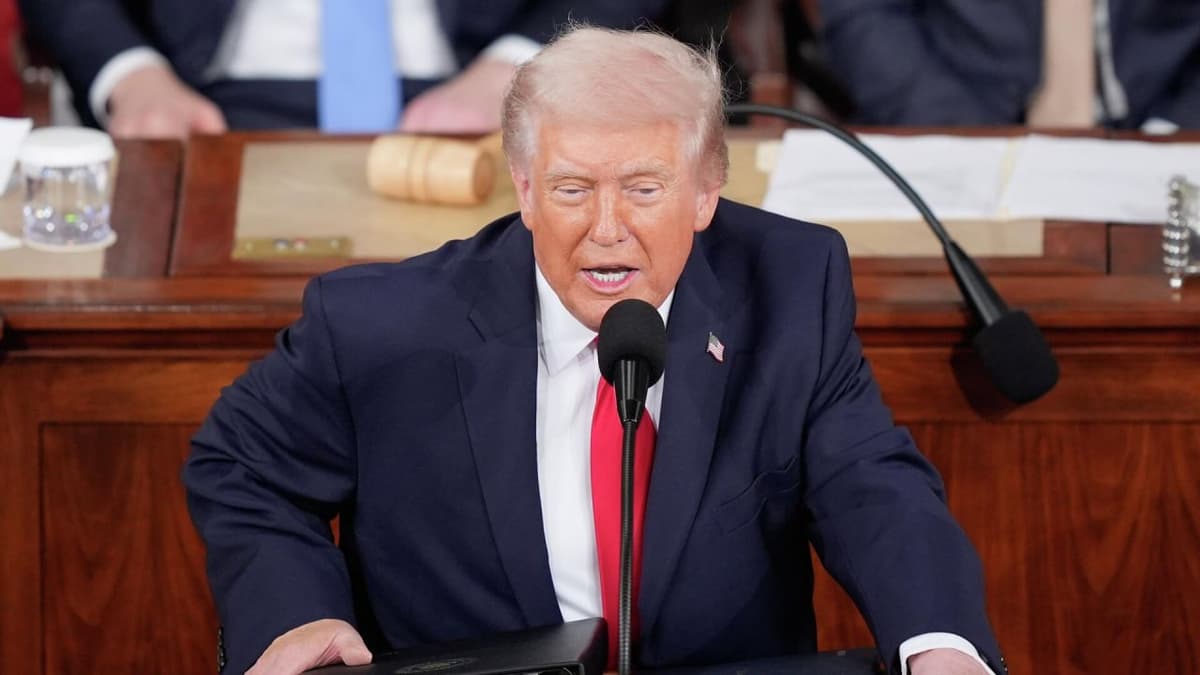 Трампнинг эътирози: Британия Эронга зарбалар учун базаларини бермади