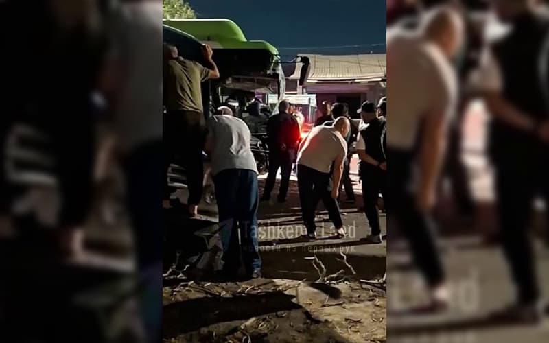 Yashnobod tumanida yuk avtomashinasi va avtobus o‘zaro to‘qnashdi