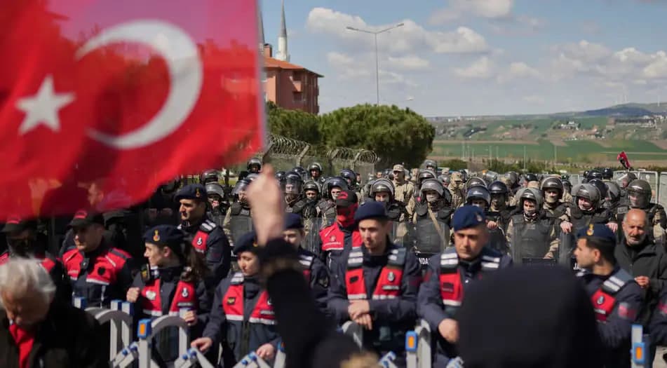 Istanbul sobiq meri Imomo‘g‘li prokurorga tahdid qilgani uchun sudlanmoqda
