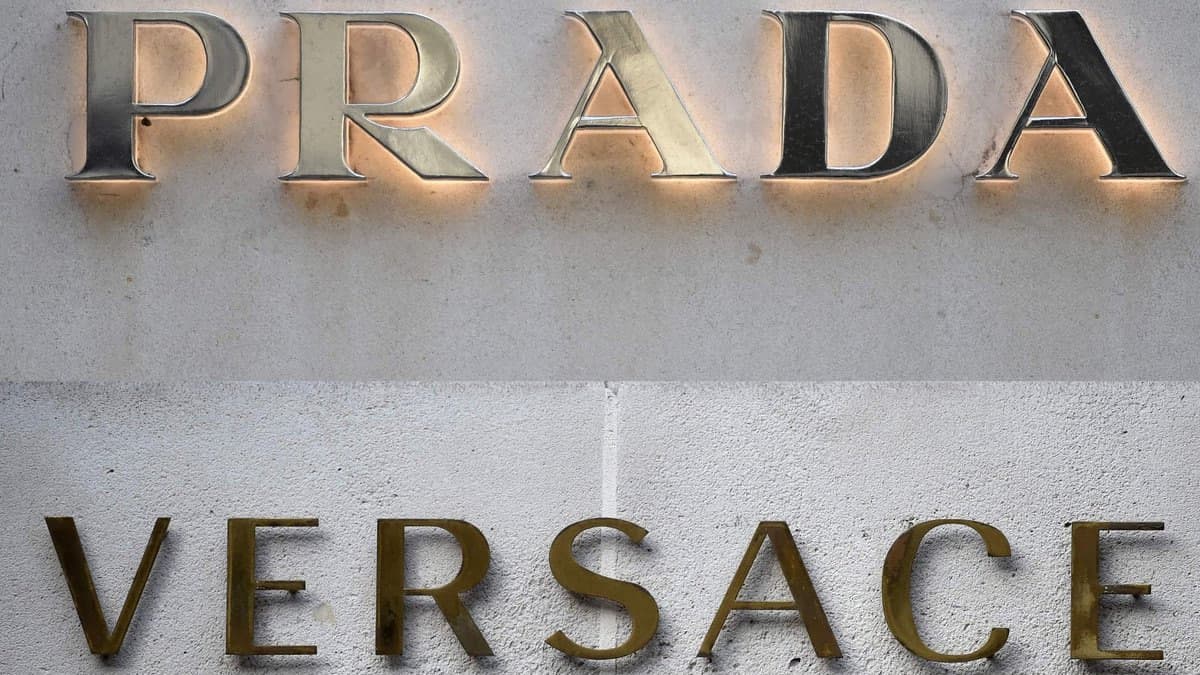 Италиянинг Prada компанияси Versace модалар уйини сотиб олади